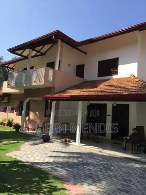 8bdrm House in Andiambalama, Negombo for sale