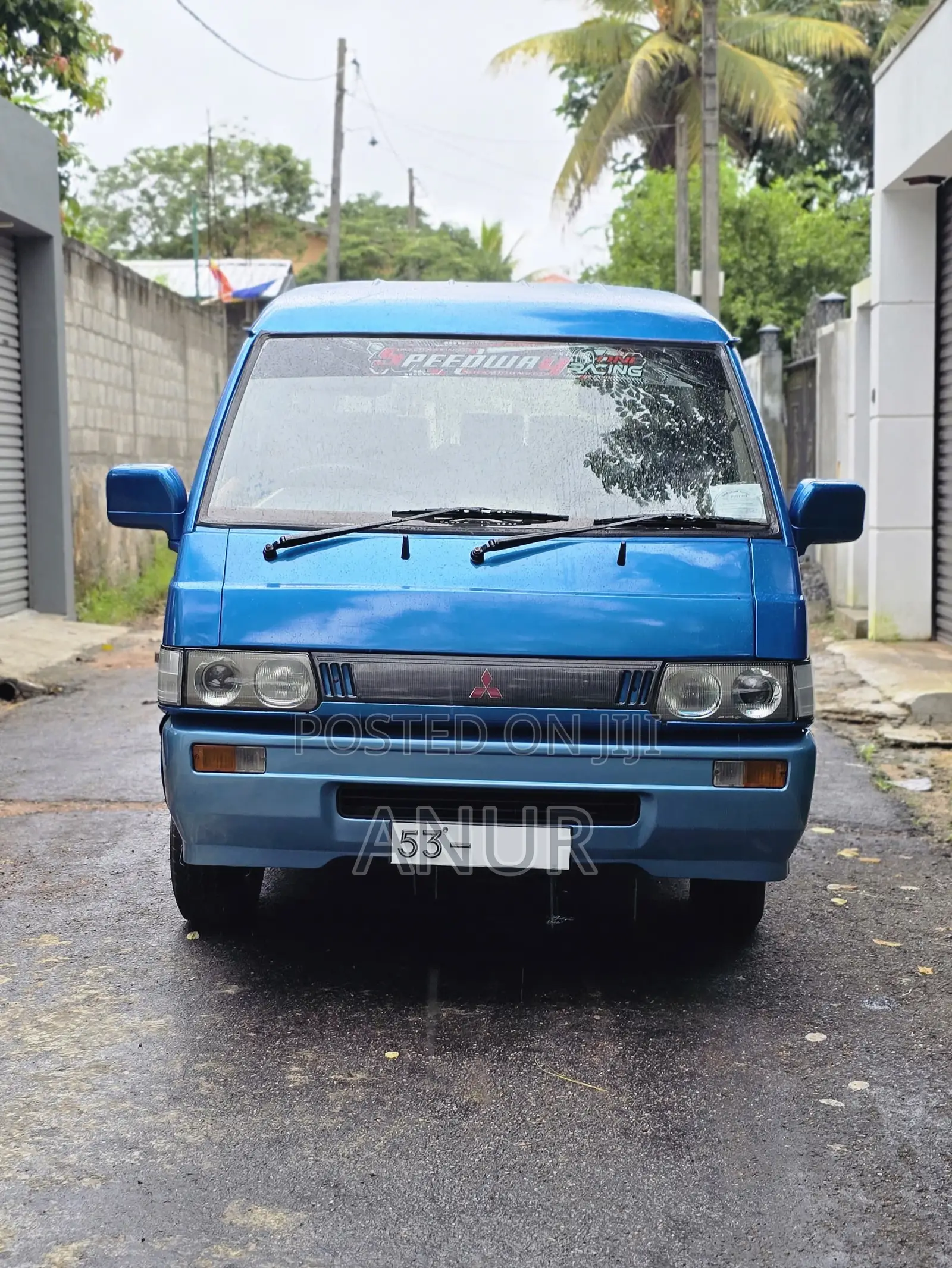 New Mitsubishi L300 1992 Blue