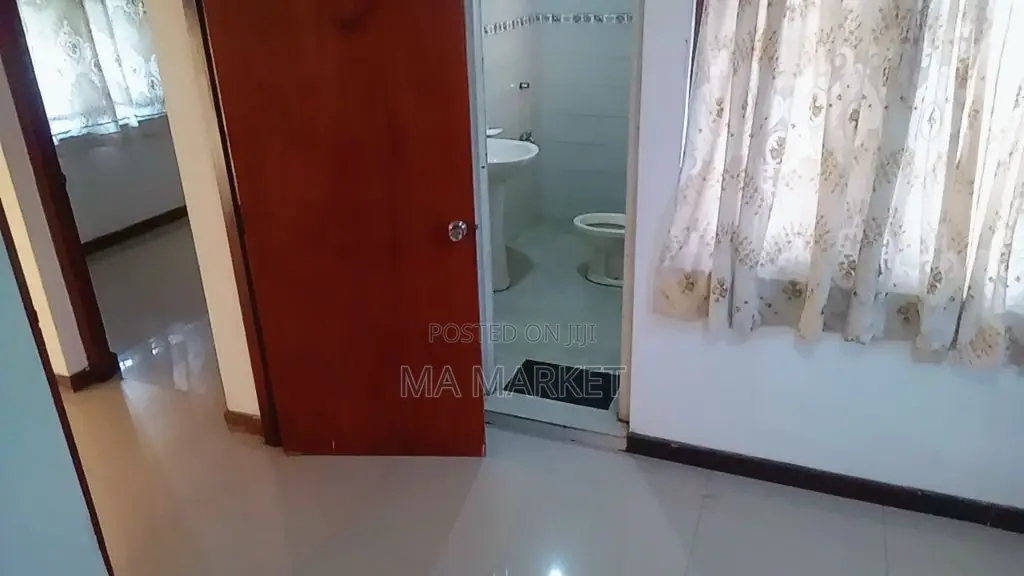 3bdrm House in 3 Bedrooms House, Kotte for rent