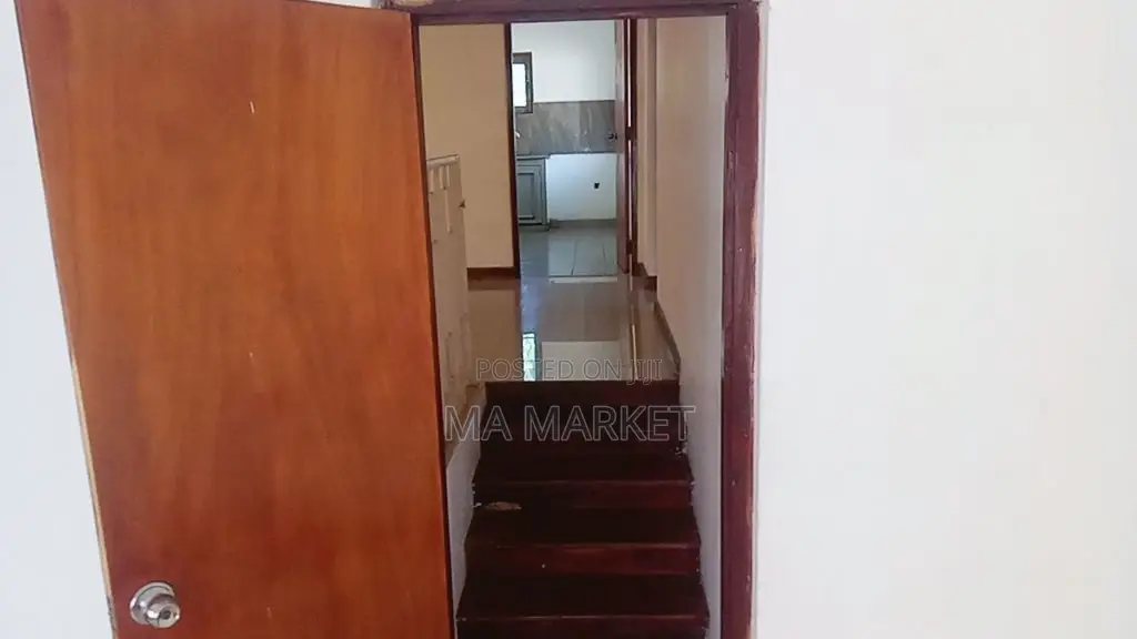 3bdrm House in 3 Bedrooms House, Kotte for rent