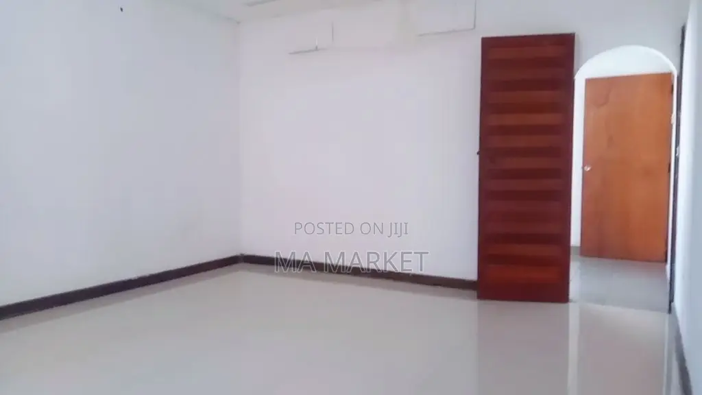 3bdrm House in 3 Bedrooms House, Kotte for rent