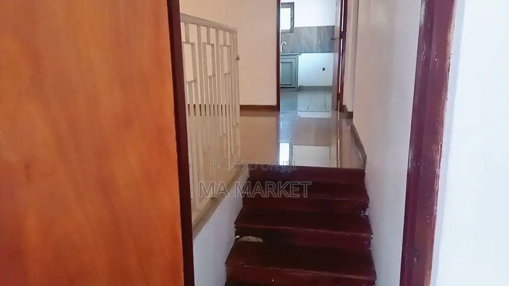 3bdrm House in 3 Bedrooms House, Kotte for rent