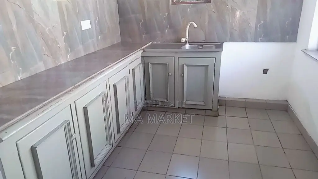 3bdrm House in 3 Bedrooms House, Kotte for rent
