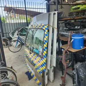 Nissan Caravan High Roof Back Door for Sale | Japan Used Auto Part