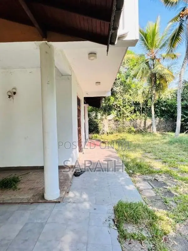 අතුරුගිරියේ දෙමහල් නිවසක් විකිණීමට ඇත