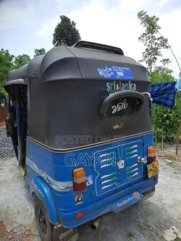 Bajaj RE 2011