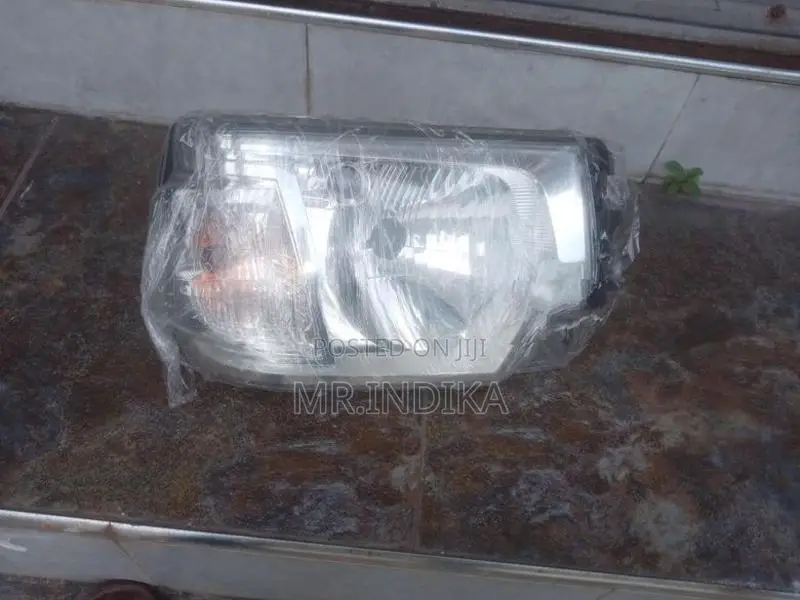 Nissan Clipper Head Light