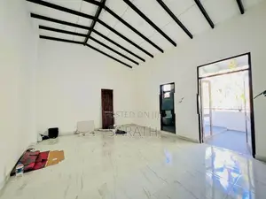 Luxurious New House In Athurugiriya