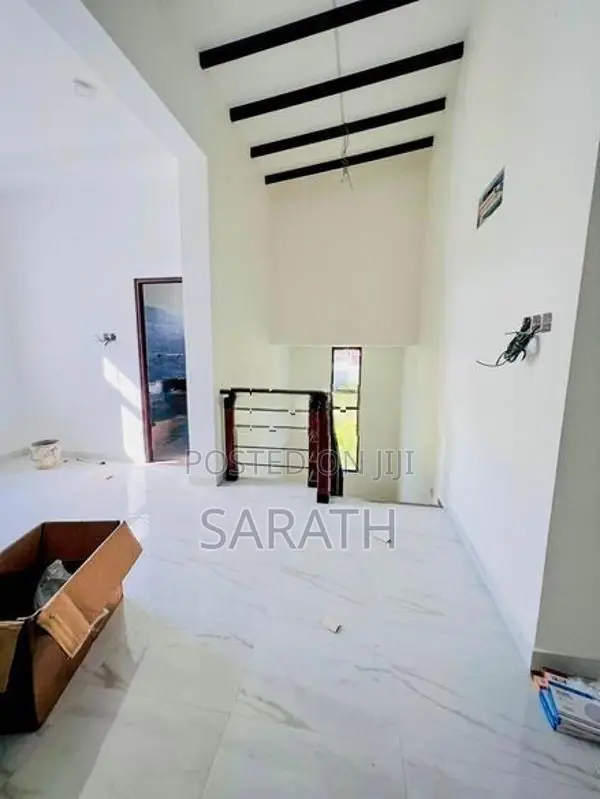 Luxurious New House In Athurugiriya