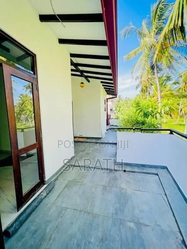 Luxurious New House In Athurugiriya