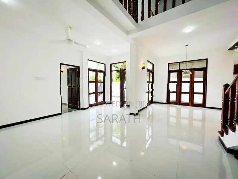 Malabe සුන්දර වටපිටාවකට මැදිව ඉදිවුන දෙමහල් නිවසක් විකිණීමට