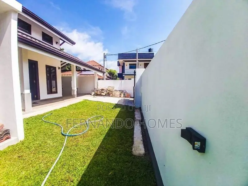 Latest Design Luxury Fully Completed New House for Sale Negombo