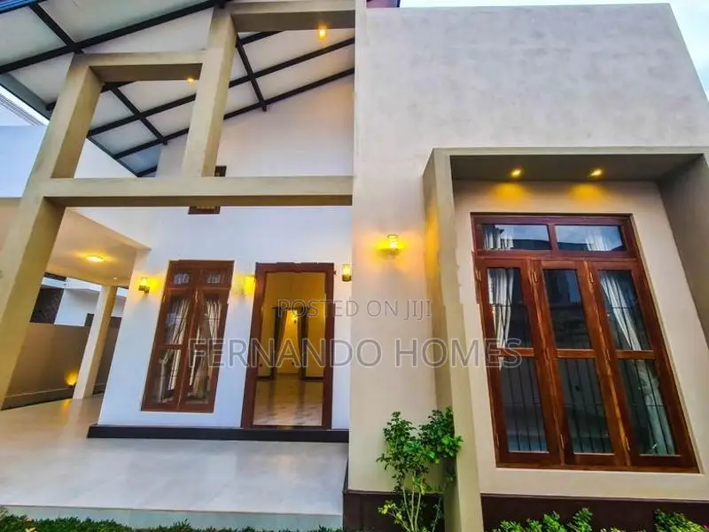 සම්පූර්ණ සුඛෝපභෝගී නව නිවස මීගමුව