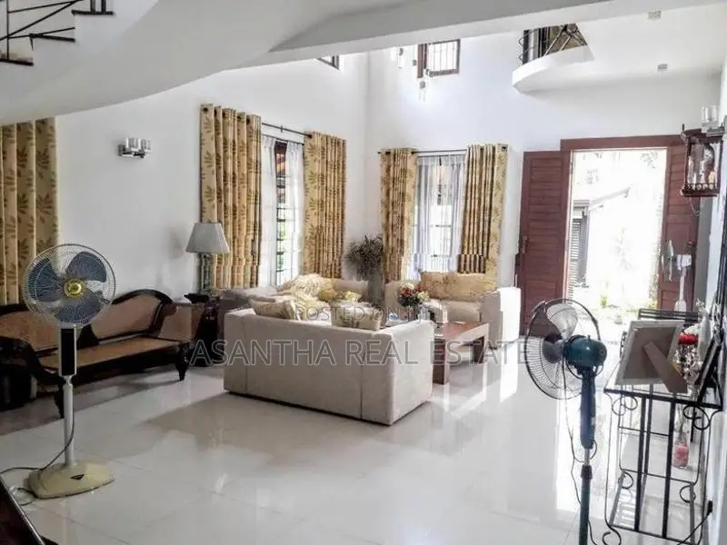 03 Story Luxary House With 18.1 P Sale At Alakeshwara Road Ethulkotte
