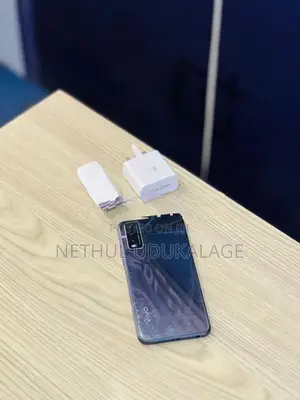 Vivo V20 4GB/64GB (Used)