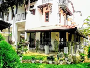 03 Story Luxary House With 18.1 P Sale At Alakeshwara Road Ethulkotte