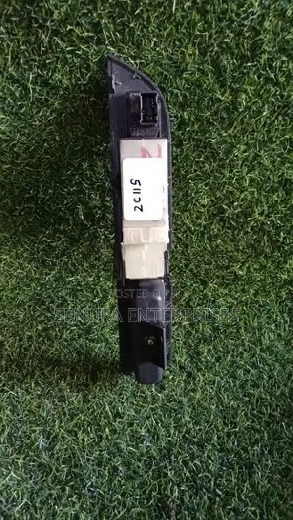 Suzuki Swift ZC11S Power Shutter Switch RH