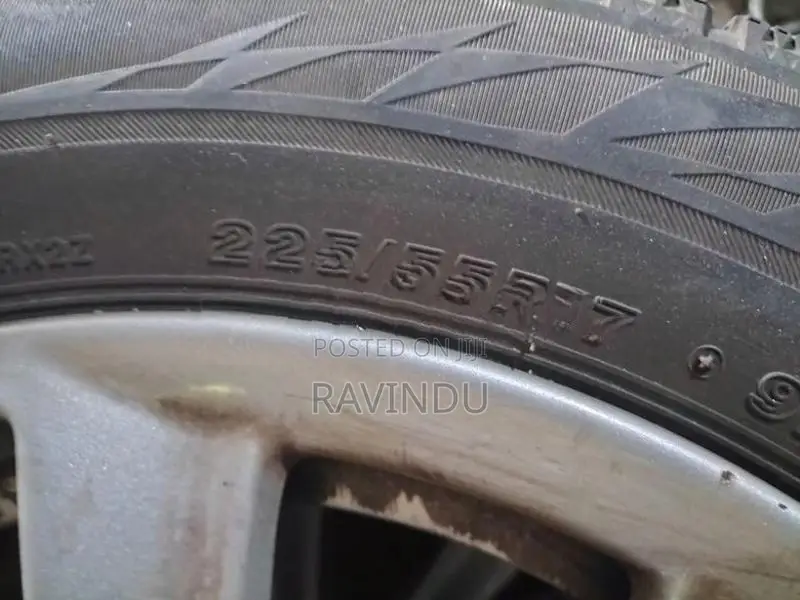 225/55/17 Bridgestone Snow Tyre (2017)
