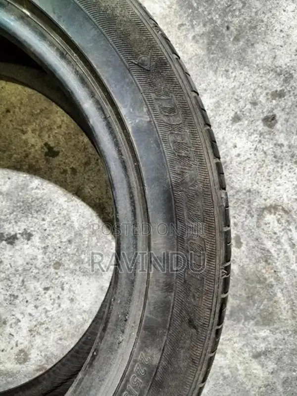 225/50/17 Dunlop Tyre (2014)