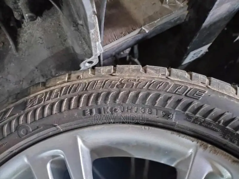 275/40/18 Bridgestone Tyre (RFT) (2019)