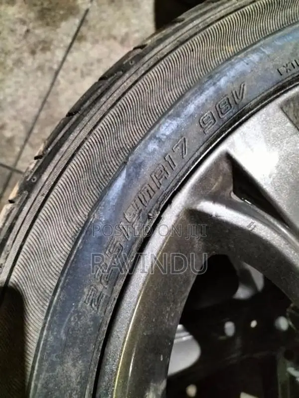 225/50/17 Dunlop Tyre (2016)
