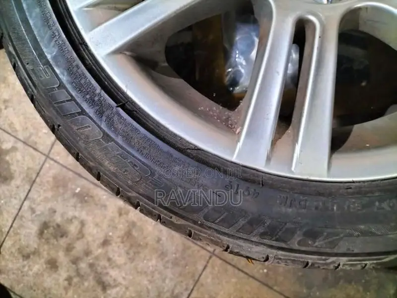 255/40/17 Bridgestone (RFT) Tyre (2019)
