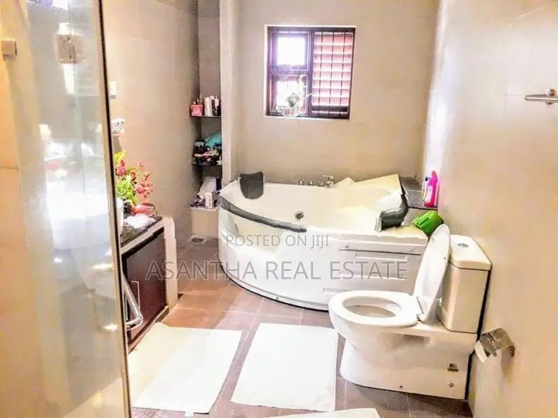 03 Story Luxary House With 18.1 P Sale At Alakeshwara Road Ethulkotte