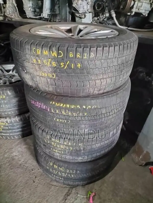 225/55/17 Bridgestone Snow Tyre (2017)
