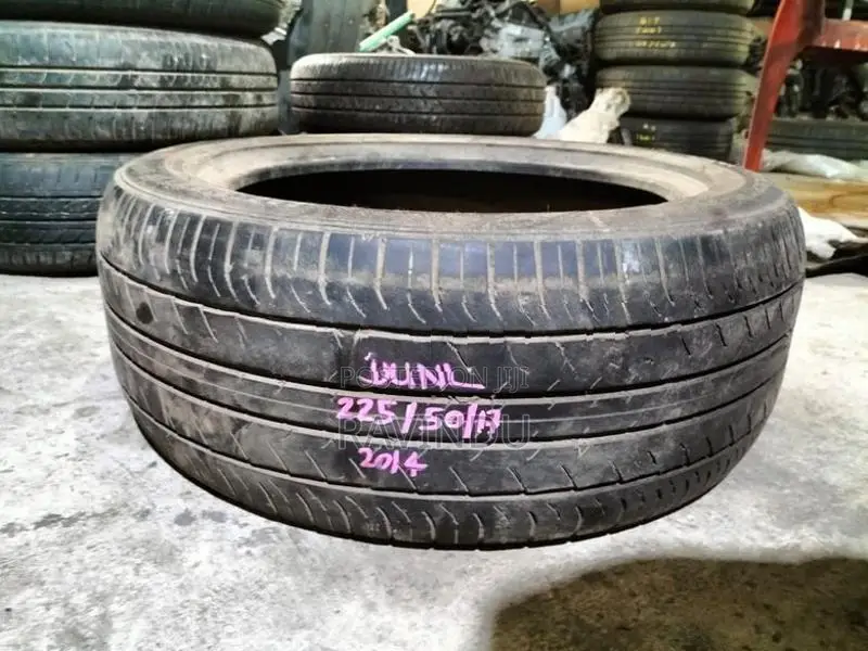 225/50/17 Dunlop Tyre (2014)