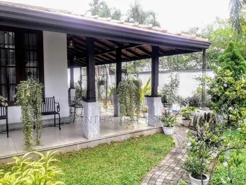 03 Story Luxary House With 18.1 P Sale At Alakeshwara Road Ethulkotte