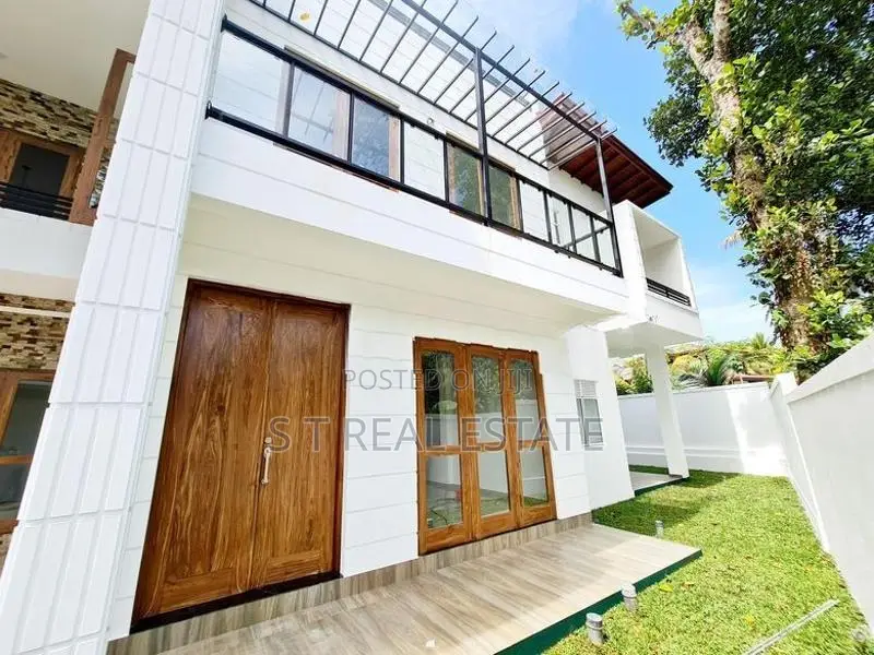 Luxury 3 Story House for Sale in Kesbewa Town