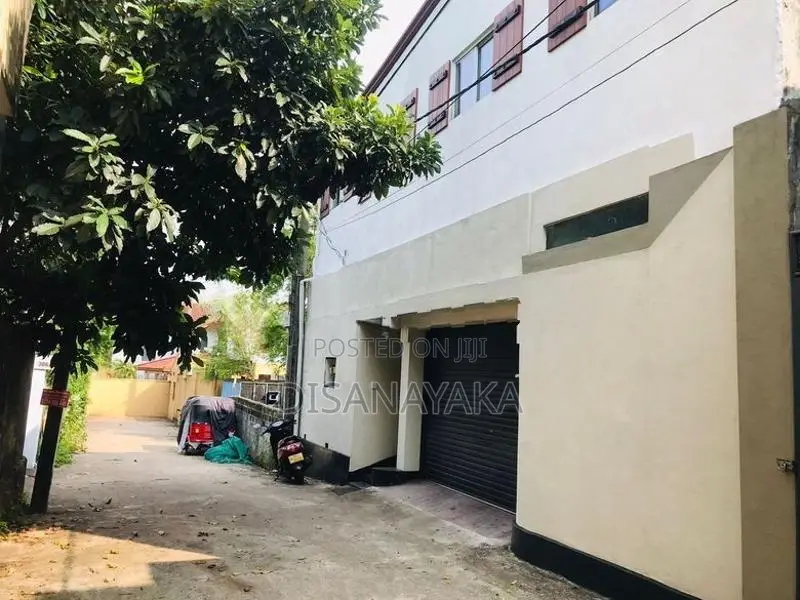 Ds 1050/ 2 Story House for Sale Battaramulla