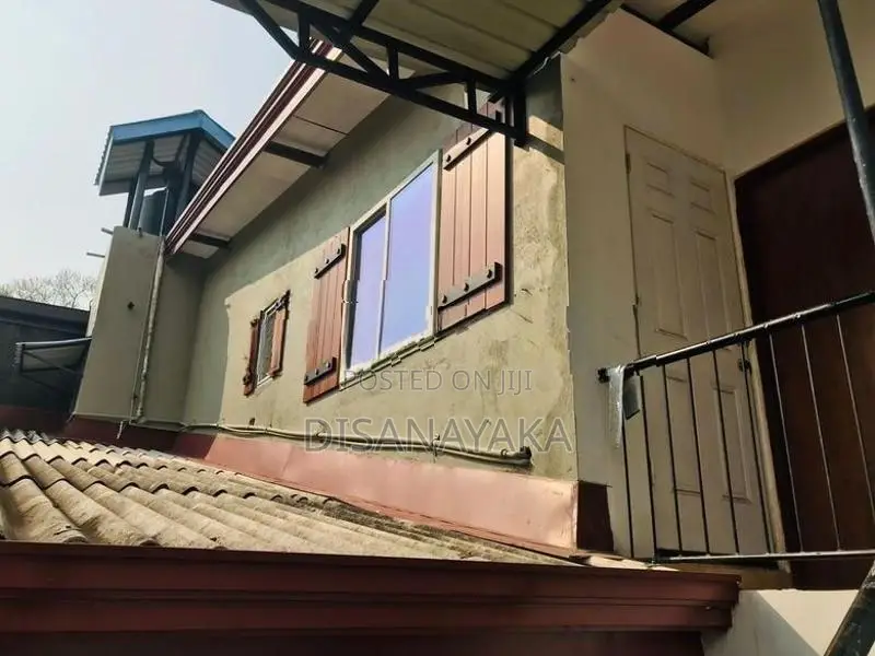 Ds 1050/ 2 Story House for Sale Battaramulla