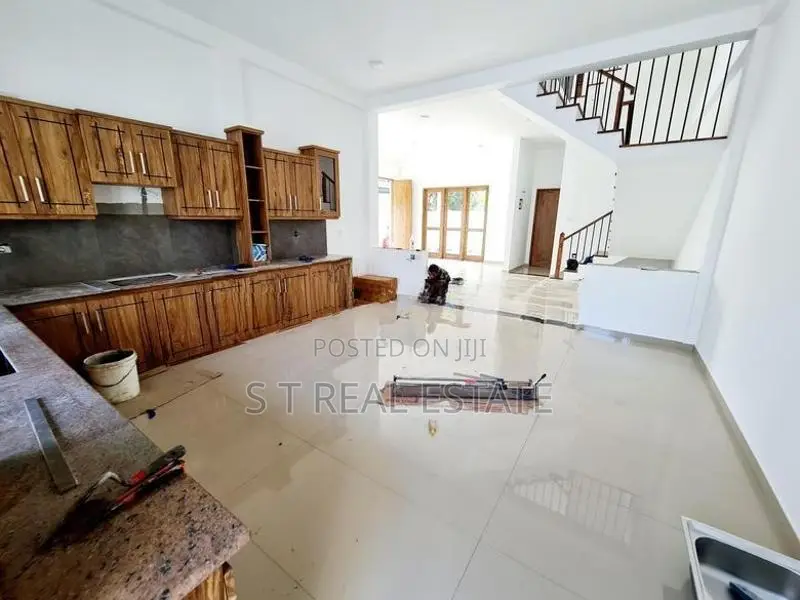Luxury 3 Story House for Sale in Kesbewa Town