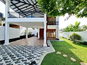 Beautiful Environment Luxury 3 Story House For Sale In Kesbewa
