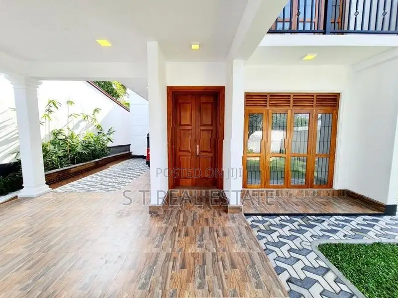 Beautiful Environment Luxury 3 Story House For Sale In Kesbewa