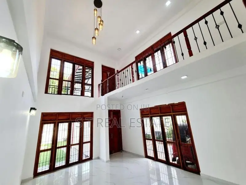 Beautiful Environment Luxury 3 Story House For Sale In Kesbewa