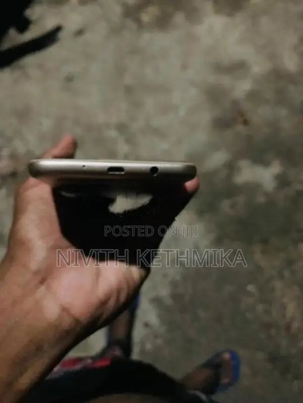 Samsung Galaxy J7 16GB (Used)