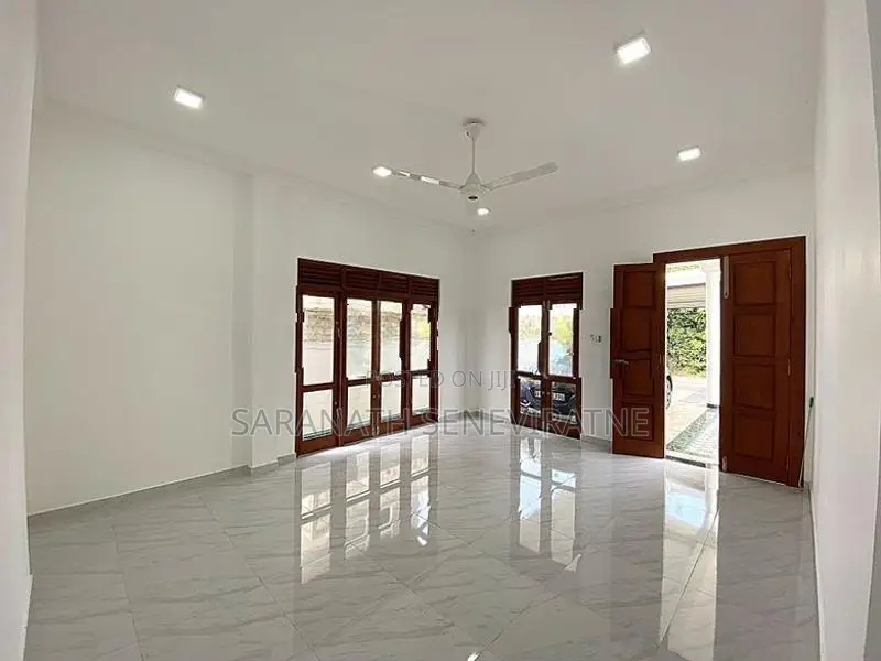 Brand-New House - Solidly Built For Personal Use කහතුඩුව වෙනිවෙල්කොල