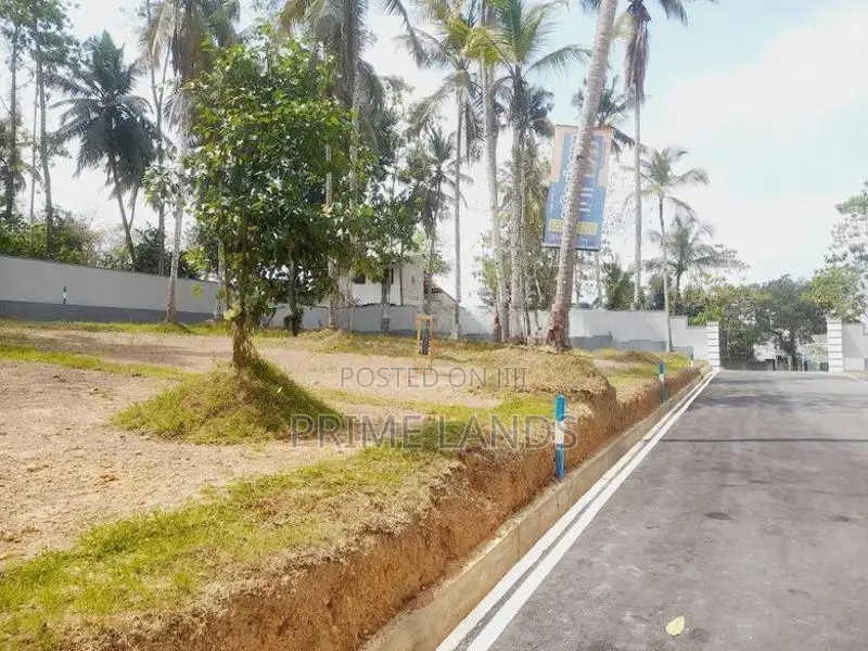 Land for Sale in Thalawathugoda