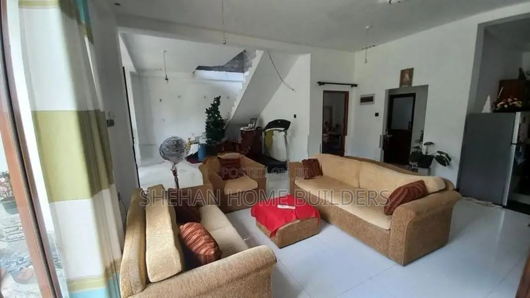 There storey House for sale in Niwandama