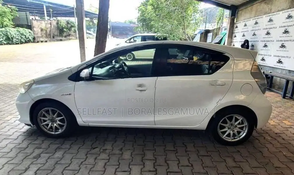 Toyota Aqua 2013
