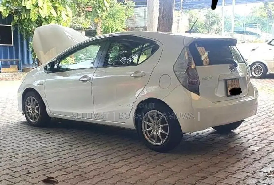 Toyota Aqua 2013