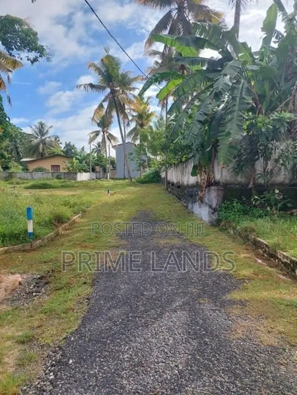 Land in Athurugiriya