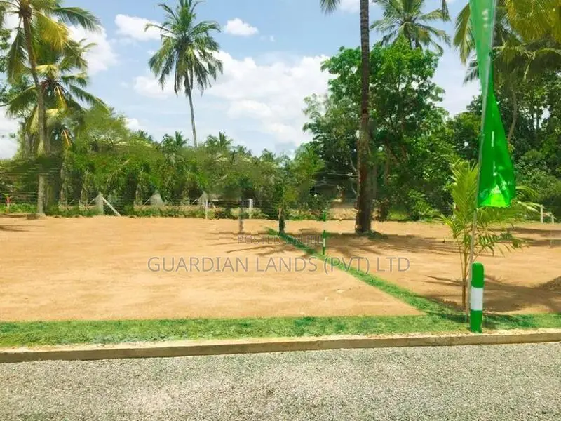 මිගොඩ නගරයට යාබද අගනා බිම්කොටස්