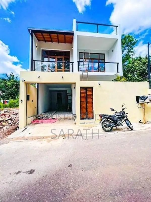 තලවතුගොඩට නුදුරුව අලුත්ම දෙමහල් නිවස විකිණේ
