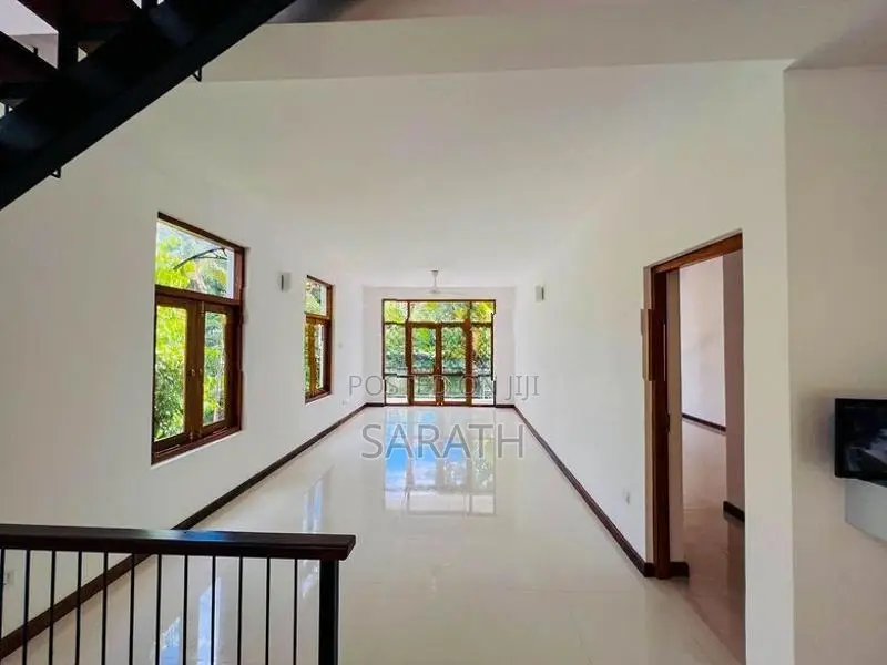 තලවතුගොඩට නුදුරුව අලුත්ම දෙමහල් නිවස විකිණේ