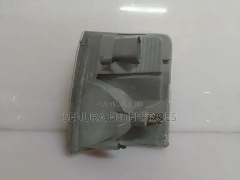 Nissan Caravan E25 Corner Lamp RH