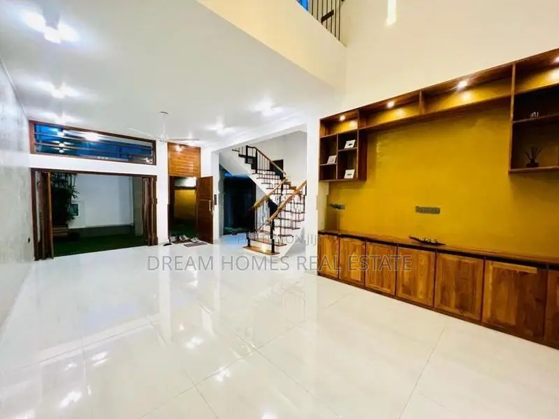 Beautiful Paddy Fields Views Luxury House For Sale Thalawathugoda