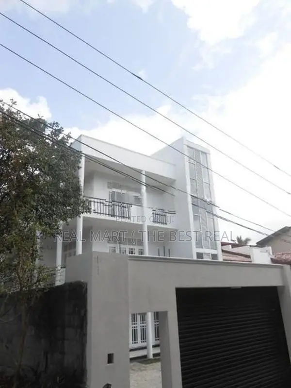 Baththaramulla : B/N, 9BR (15P) Luxury House for Sale